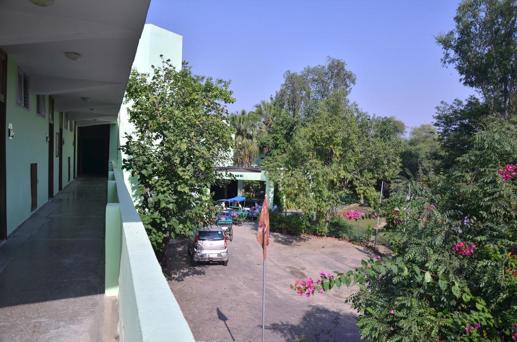 Hotel Bharatpur Ashok Exterior foto