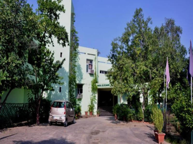 Hotel Bharatpur Ashok Exterior foto